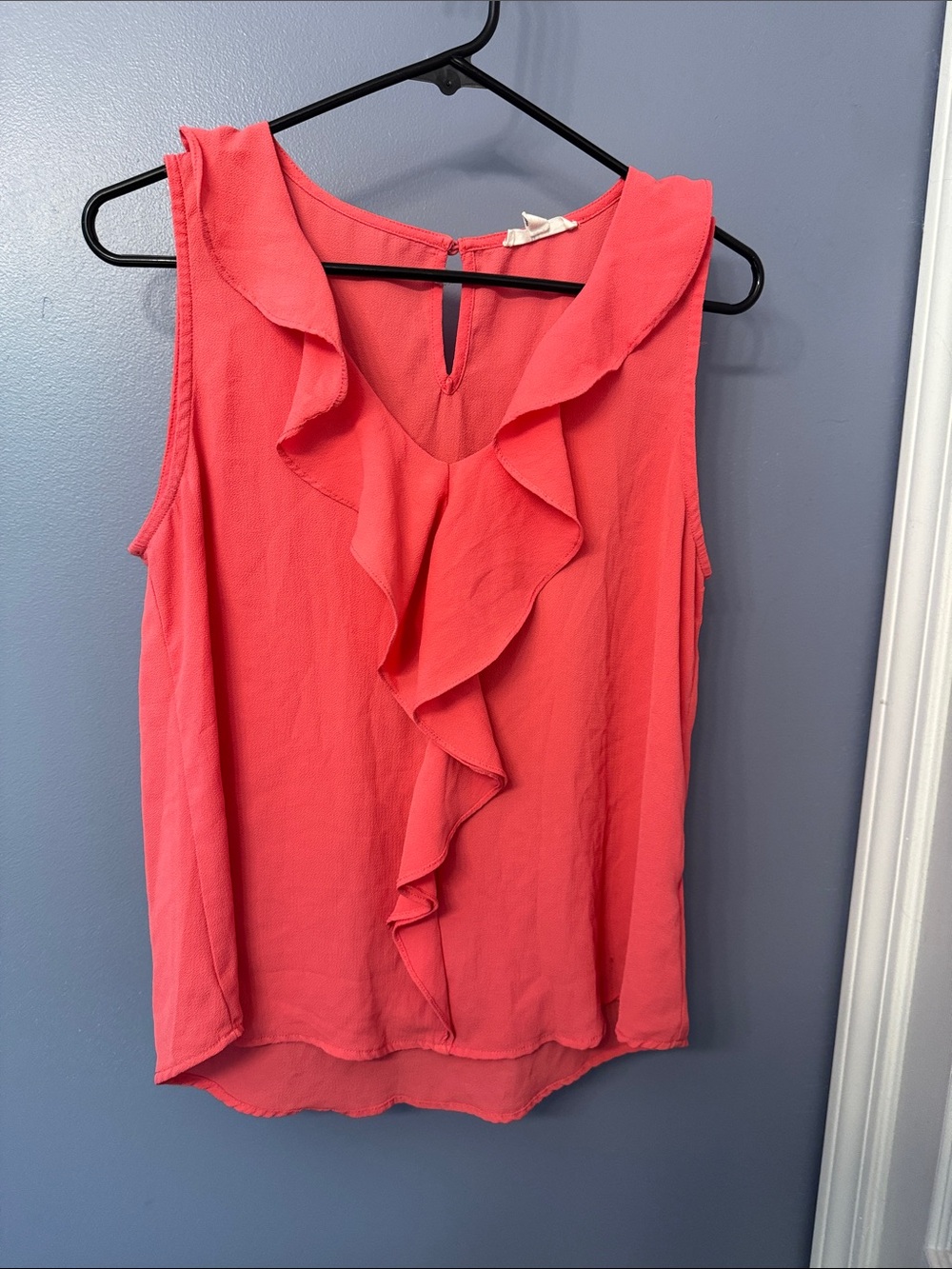 Mine Sleeveless Ruffle V-Neck Top - Coral